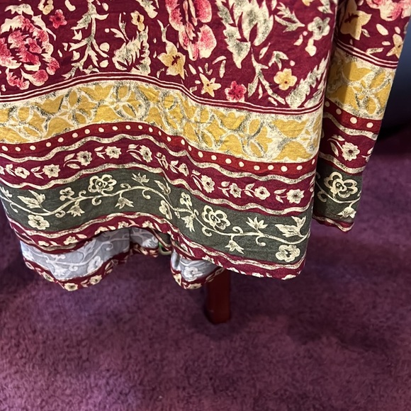 Womens large short set by Solutions! Has a floral pattern all over ! - Picture 3 of 3